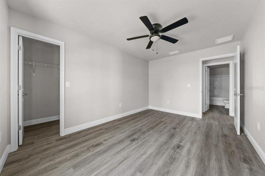 Spacious, unfurnished interior of a new home in , Citrus Springs (Image 15).