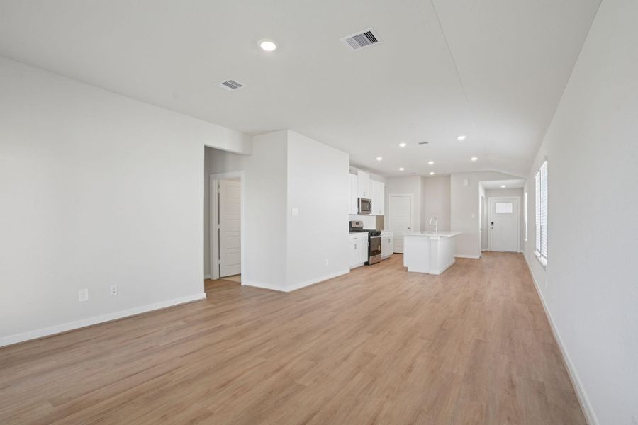 Spacious, unfurnished interior of a new home in Pine Lake Cove - Traditional Series, Montgomery (Image 20).