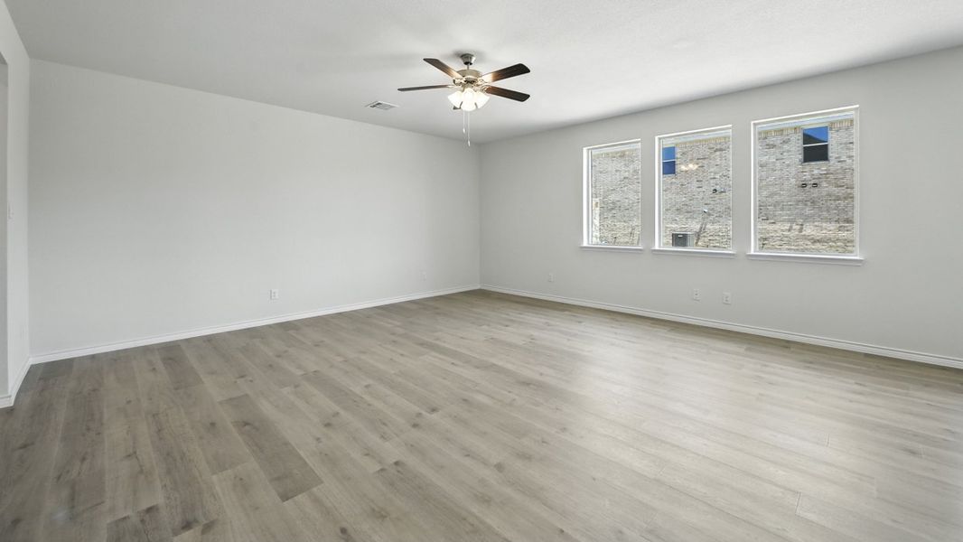 Spacious, unfurnished interior of a new home in Winchester Crossing, Princeton (Image 5).