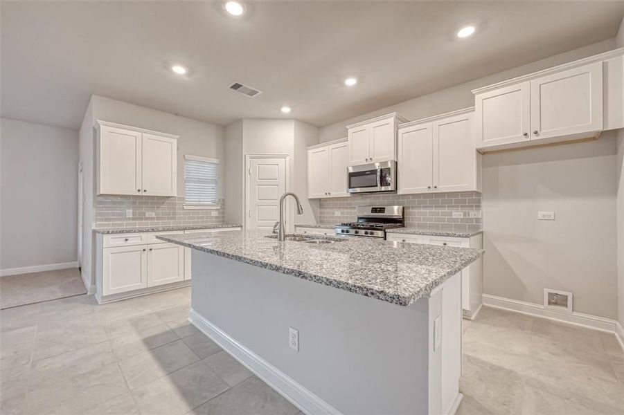 Representative furnished interior of a home built from the Plan 2500 by Adams Homes in The Bluffs at Lafayette, Freeport (Image 6).