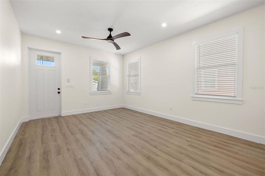 Spacious, unfurnished interior of a new home in , Tampa (Image 11).