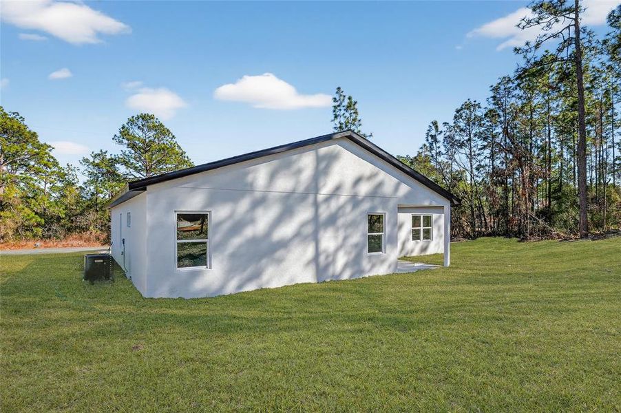 Exterior details and patio area of a home in , Citrus Springs (Image 4).