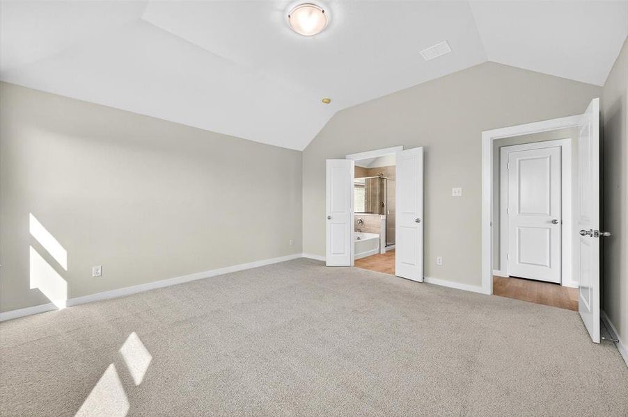 Spacious, unfurnished interior of a new home in Hickory Hill, Sherman (Image 32).