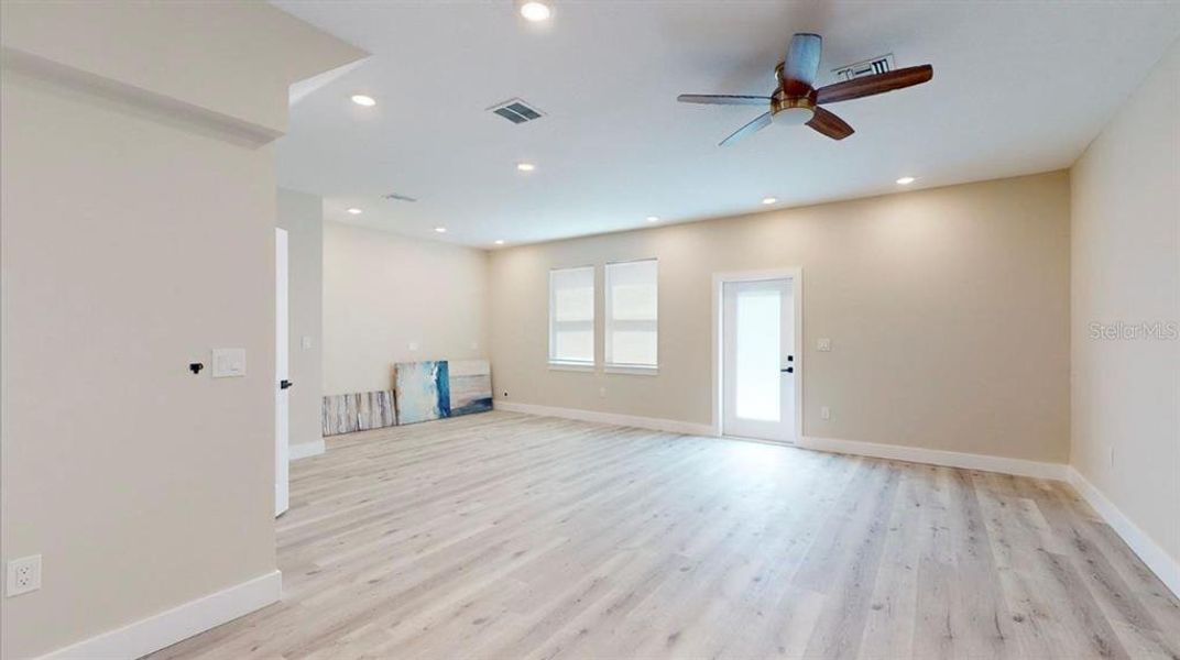 Spacious, unfurnished interior of a new home in , St. Petersburg (Image 10).