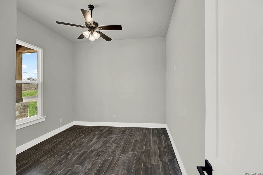 Spacious, unfurnished interior of a new home in , La Vernia (Image 32).