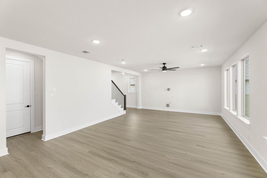 Spacious, unfurnished interior of a new home in Treeline, Justin (Image 13).