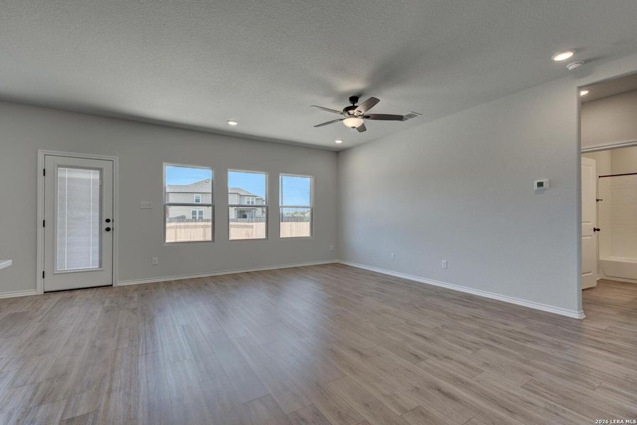 Spacious, unfurnished interior of a new home in Hennersby Hollow, San Antonio (Image 13).