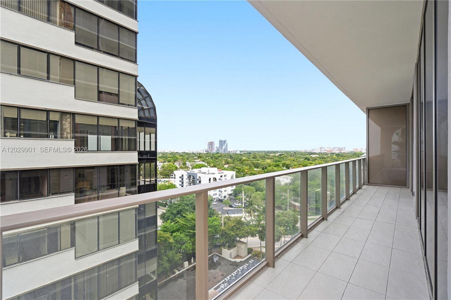 Condo located in Miami, FL showcasing its design and architecture (Image 19).