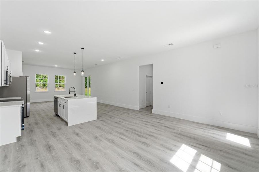 Spacious, unfurnished interior of a new home in , Dunnellon (Image 24).