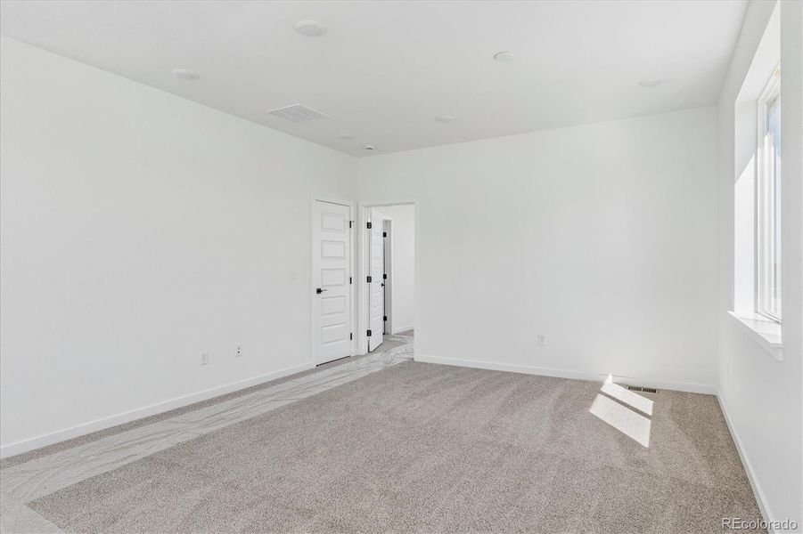 Spacious, unfurnished interior of a new home in The Summit at Meridian, Englewood (Image 18). Spacious, unfurnished interior of a new home in The Summit at Meridian, Englewood (Image 18).