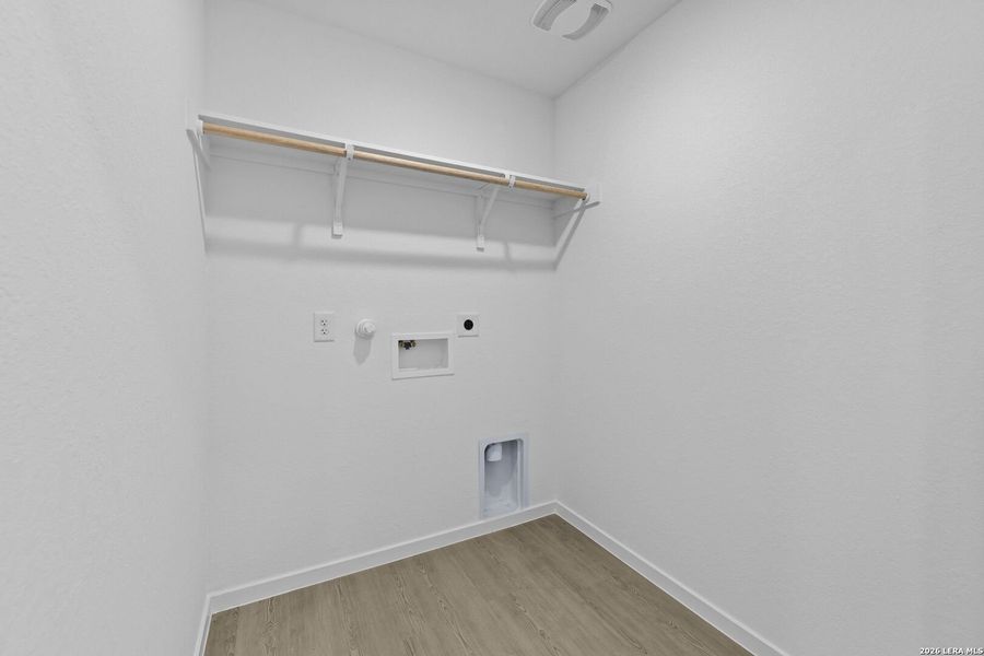 Spacious, unfurnished interior of a new home in Spring Grove, St. Hedwig (Image 17).