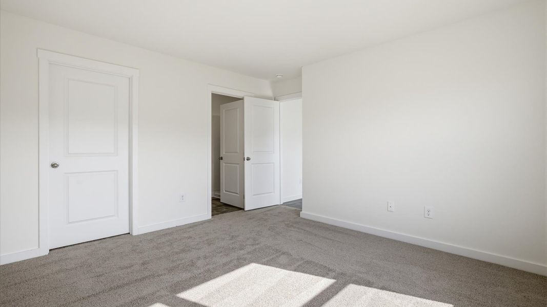 Spacious, unfurnished interior of a new home in Emory Creek, Harriman (Image 29).