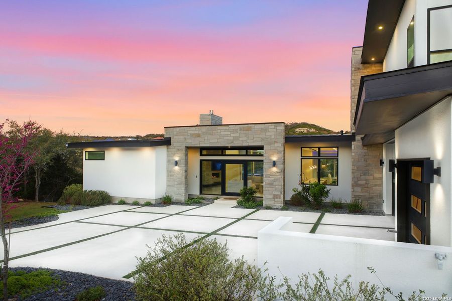 Image 52 of a home in .