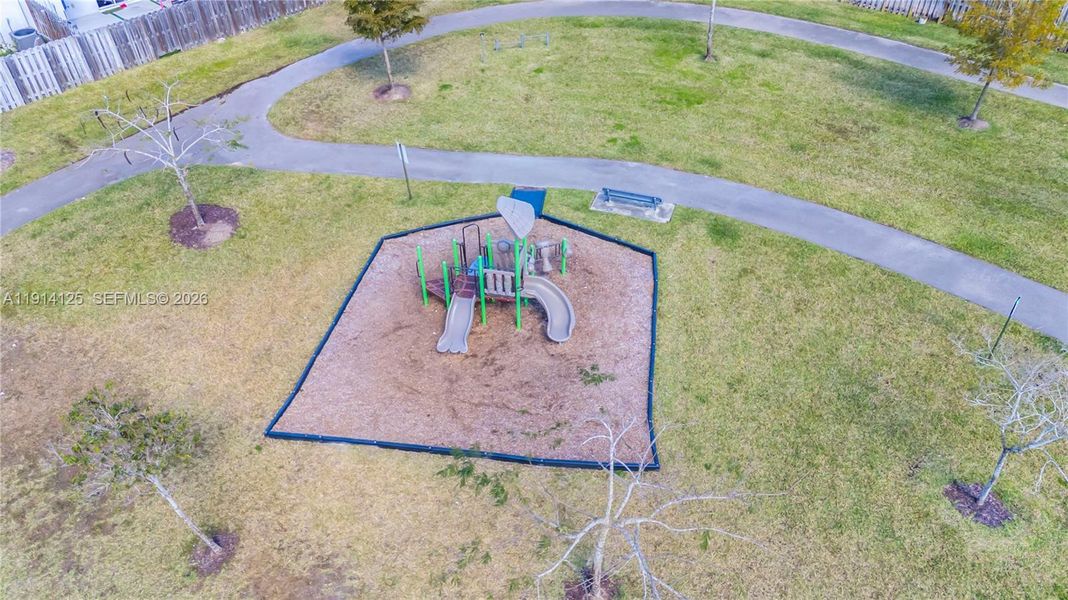 Community amenities in , Florida City (Image 23).