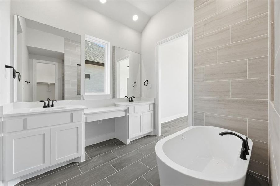 Furnished interior view inside a new home in Dove Hollow, Waxahachie (Image 6).