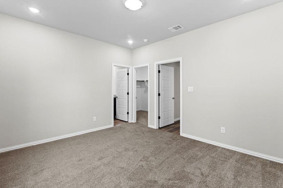 Spacious, unfurnished interior of a new home in , Fort Worth (Image 13).