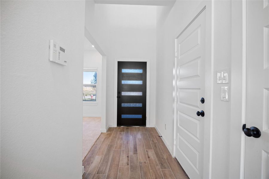 Spacious, unfurnished interior of a new home in , Manvel (Image 19).