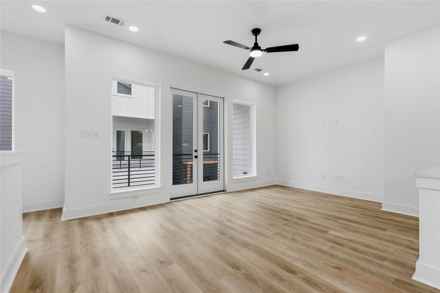 Spacious, unfurnished interior of a new home in , Houston (Image 30).