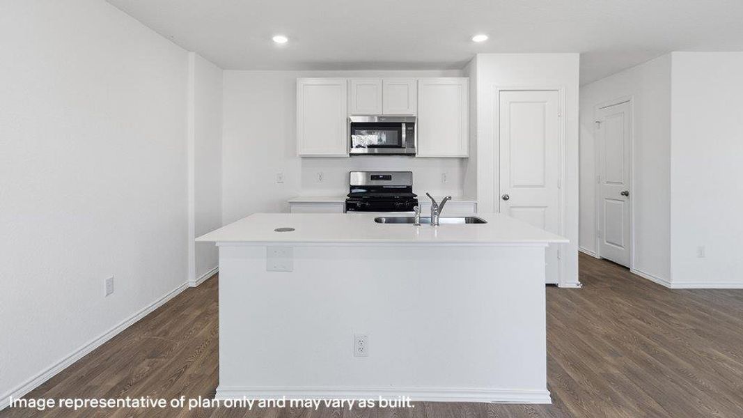 Representative furnished interior of a home built from the The Donna by D.R. Horton in Blue Ridge Ranch, San Antonio (Image 6).