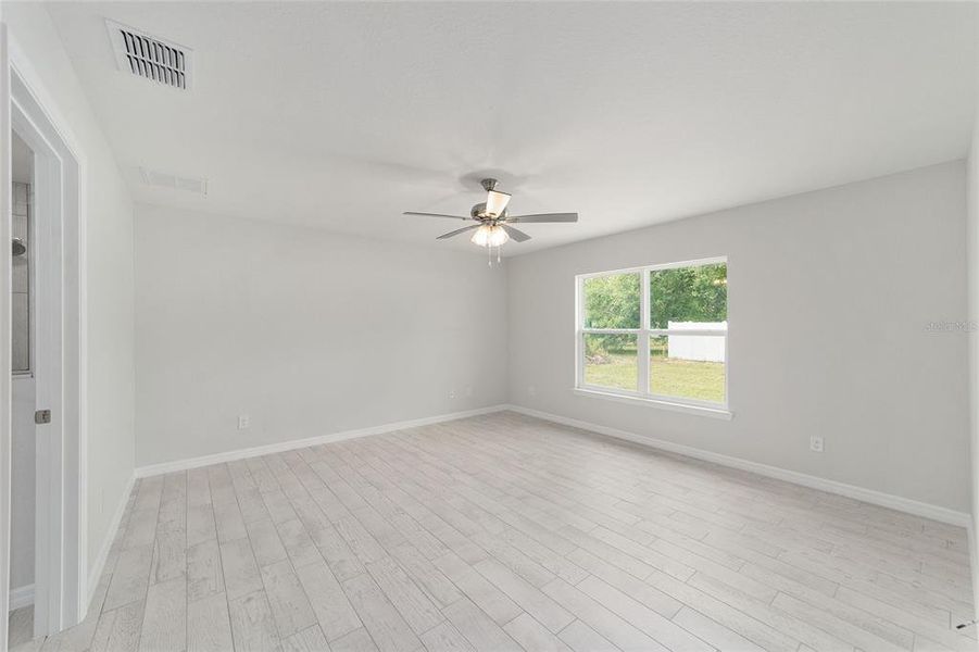 Spacious, unfurnished interior of a new home in , Ocala (Image 38).
