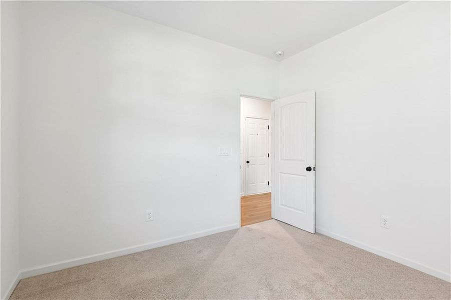 Spacious, unfurnished interior of a new home in Poplar Place, Dallas (Image 35).