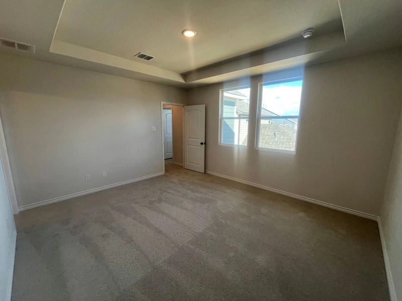 Spacious, unfurnished interior of a new home in Lariat, Liberty Hill (Image 24).