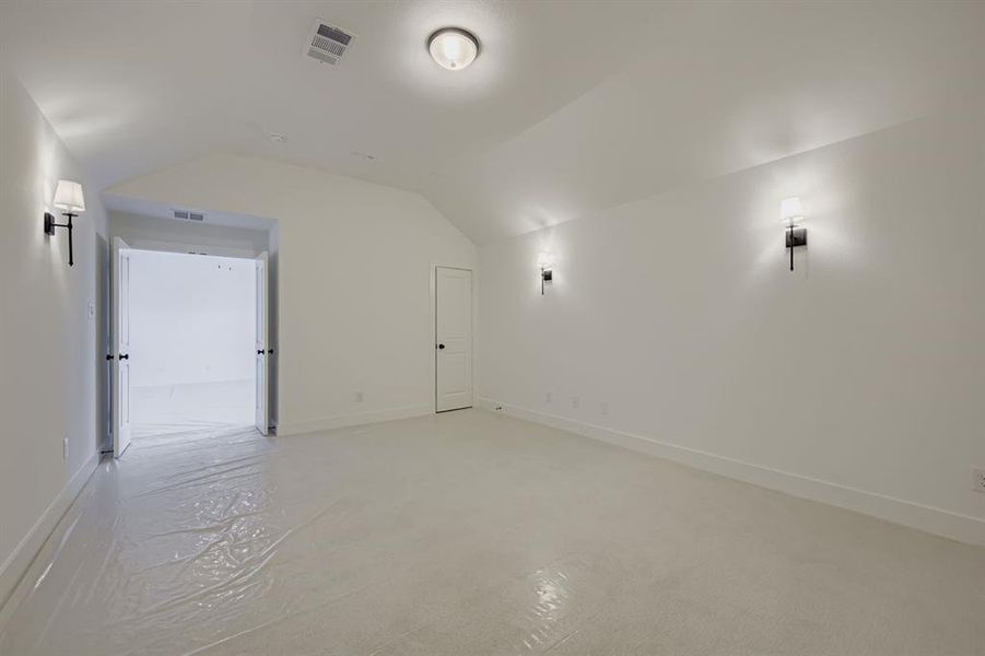 Spacious, unfurnished interior of a new home in Star Trail - 65s, Prosper (Image 24).