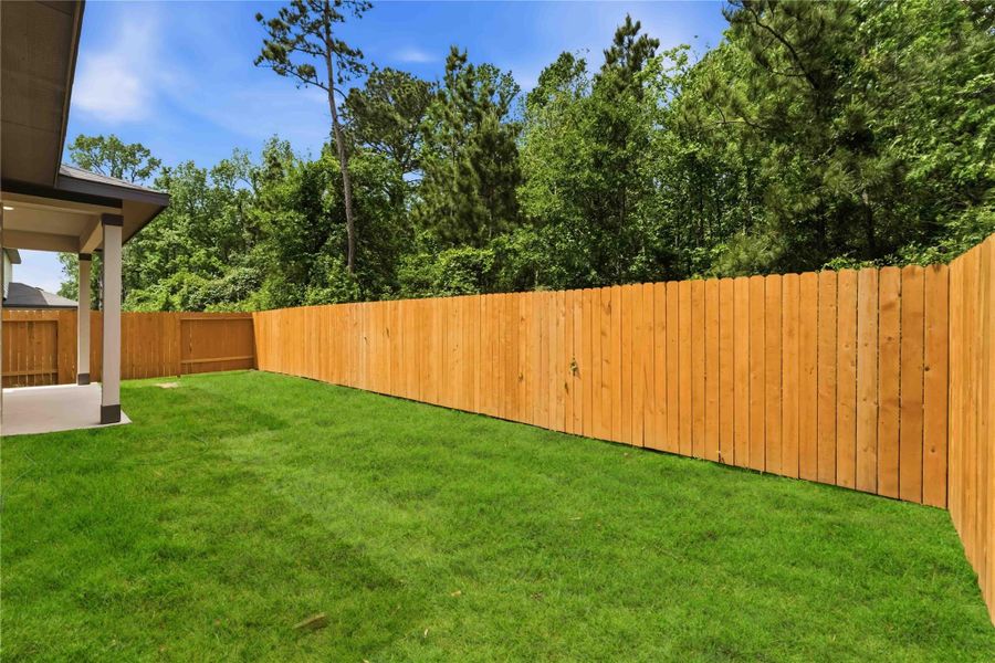 Exterior details and patio area of a home in Lexington Heights, Willis (Image 16).
