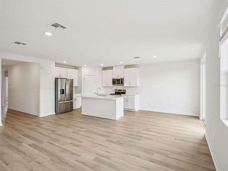Spacious, unfurnished interior of a new home in The Reserve at Van Oaks, Auburndale (Image 16).