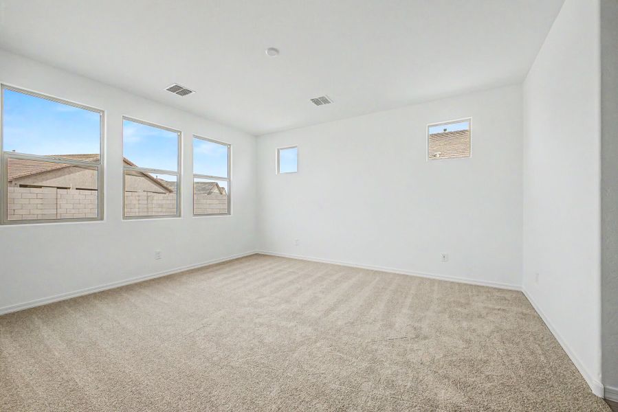 Spacious, unfurnished interior of a new home in Las Ventanas, Goodyear (Image 11).