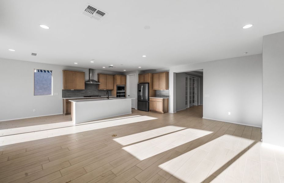 Spacious, unfurnished interior of a new home in Sun City Festival, Buckeye (Image 18).