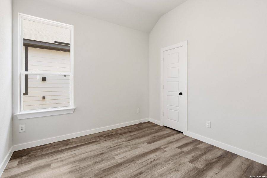 Spacious, unfurnished interior of a new home in Red Hawk Landing, San Antonio (Image 20).