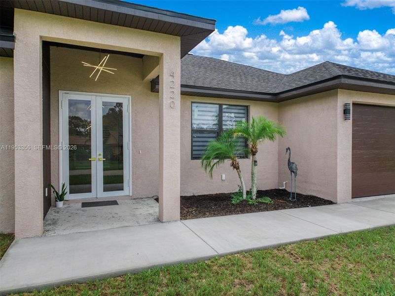 Exterior details and patio area of a home in , Sebring (Image 29).