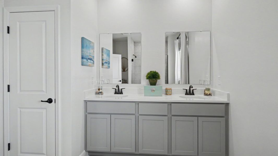 Representative furnished interior of a home built from the Drexel by Maronda Homes in Labelle, Labelle (Image 38).