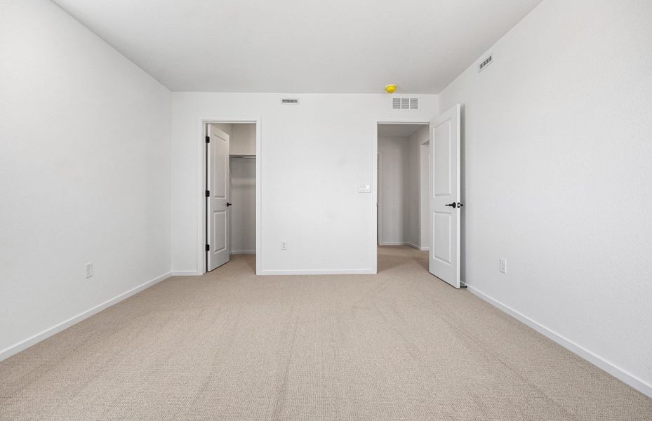 Spacious, unfurnished interior of a new home in Harvest Crossing, Aurora (Image 36).