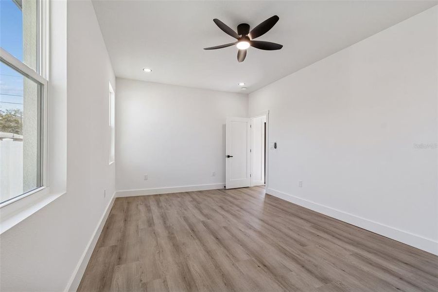 Spacious, unfurnished interior of a new home in , Pinellas Park (Image 37).