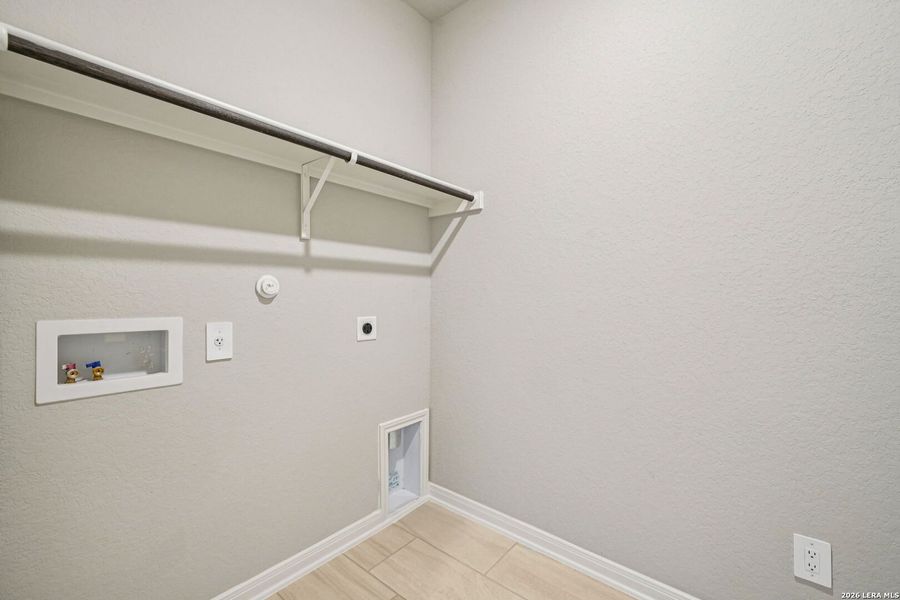 Spacious, unfurnished interior of a new home in Estancia Ranch - Classic Series, San Antonio (Image 30).