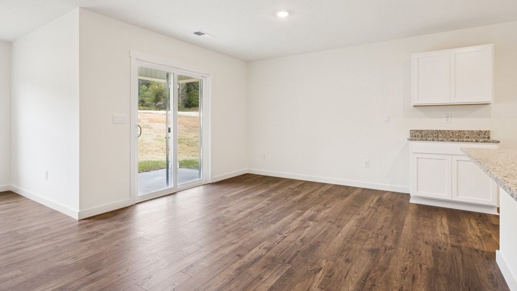 Spacious, unfurnished interior of a new home in Emory Creek, Harriman (Image 10).