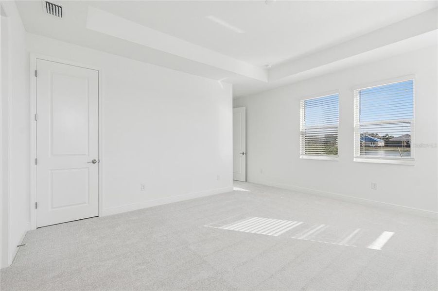 Spacious, unfurnished interior of a new home in Hawkstone, Sarasota (Image 17).