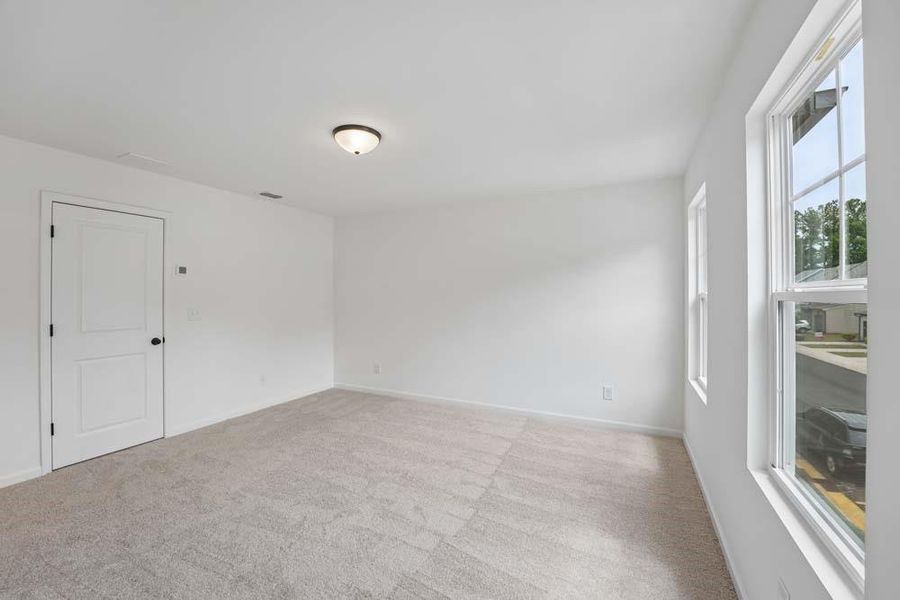 Spacious, unfurnished interior of a new home in Laurelwood, Douglasville (Image 16).