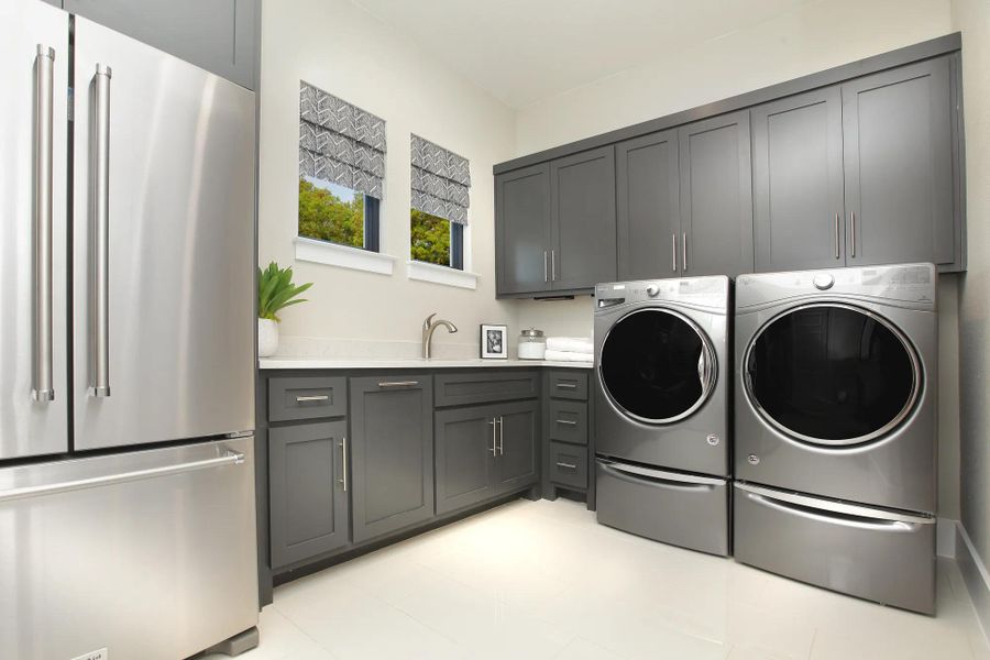 The Lynmar II Laundry Room