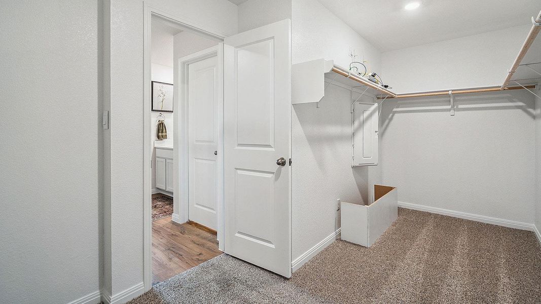 Spacious, unfurnished interior of a new home in Thunder Rock, Marble Falls (Image 23).