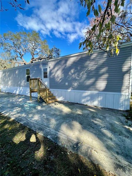Exterior details and patio area of a home in , New Port Richey (Image 18).