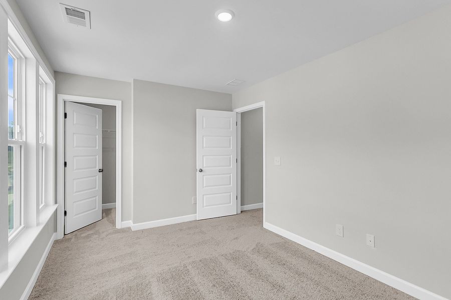 Spacious, unfurnished interior of a new home in Pineland Preserve, Summerville (Image 45).