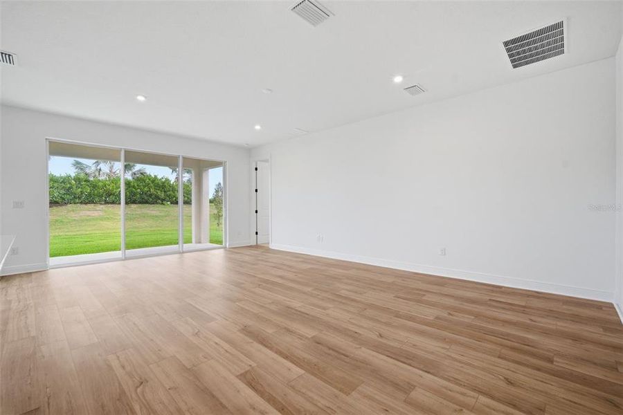 Spacious, unfurnished interior of a new home in North River Ranch, Parrish (Image 25).