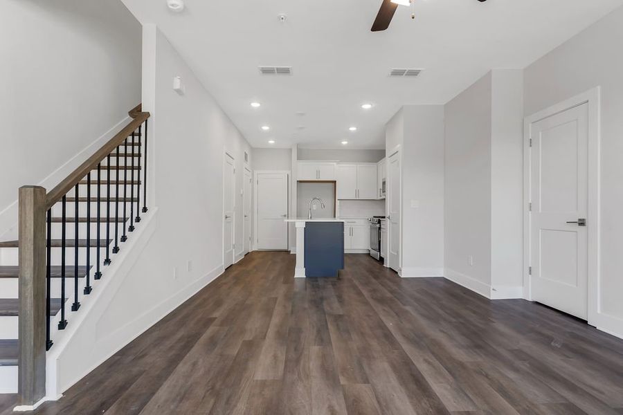 Spacious, unfurnished interior of a new home in Echo Park, Suwanee (Image 22).