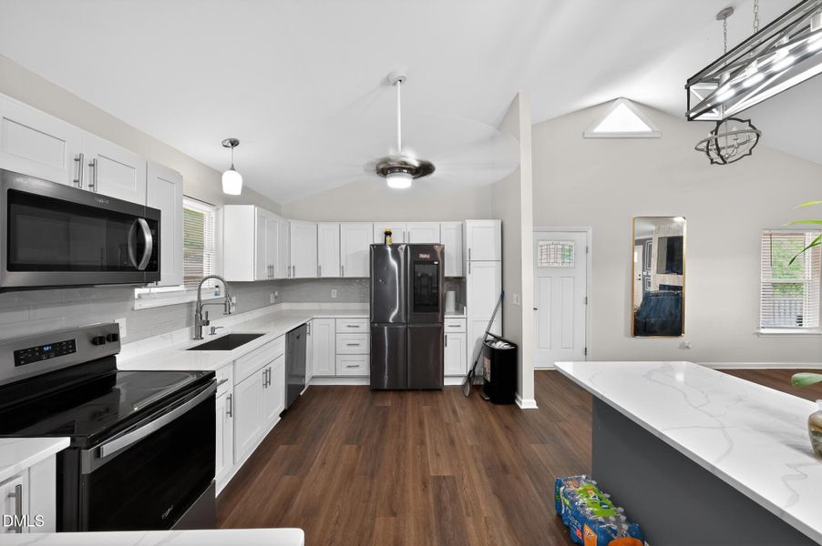 13_1696_James_Winston_Rd-Kitchen-7929