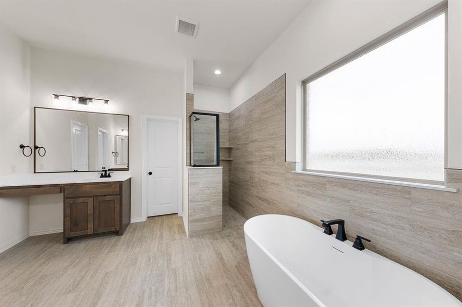 Furnished interior view inside a new home in , Waxahachie (Image 2).