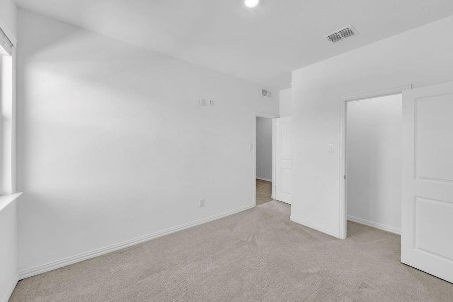 Spacious, unfurnished interior of a new home in Hurricane Creek, Anna (Image 26).