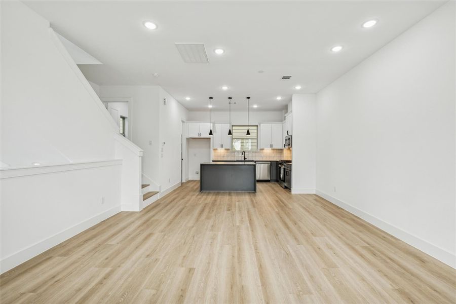 Spacious, unfurnished interior of a new home in , Houston (Image 12).